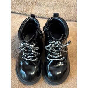 Wonder Nation Black Patent Leather Ankle Boots Side Zip Stars Size 5 GUC